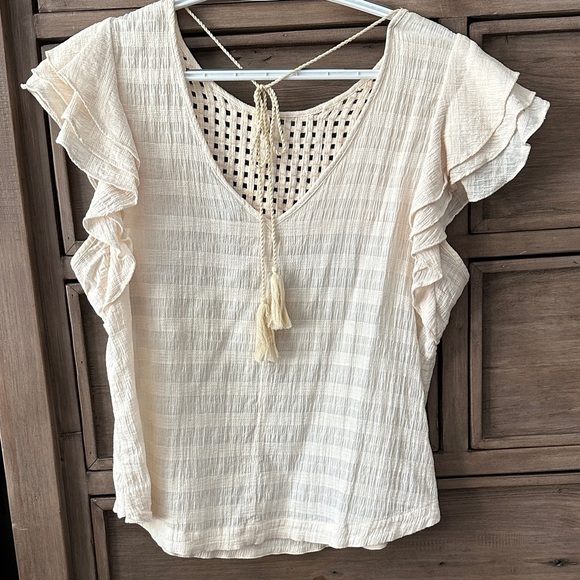 Chic Cream Ruffled Blouse - Picture 2 of 2